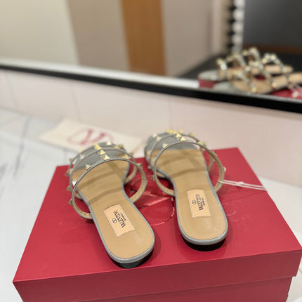 VALENTINO 26S SANDALS IN LIGHT GREY PATENT CALFSKIN WITH GOLD STUDS