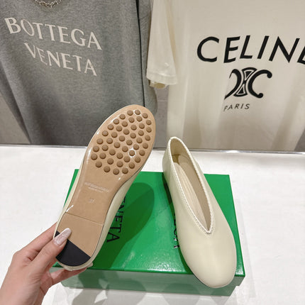 BOTTEGA VENETA 26S BALLET FLATS IN OFF-WHITE LAMBSKIN