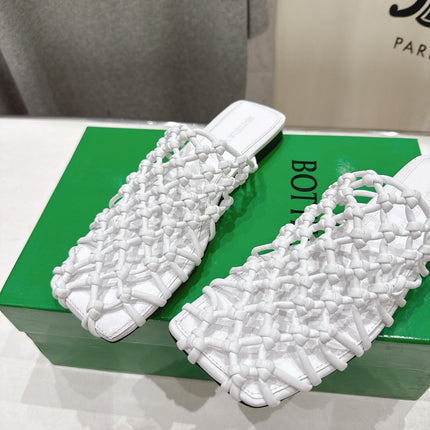 BOTTEGA VENETA 26S WOVEN MULES IN WHITE LAMBSKIN