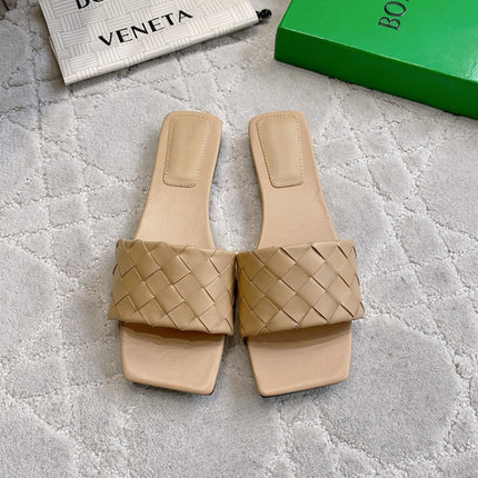 BOTTEGA VENETA 26S SQUARE-TOE SLIDE SANDALS IN BEIGE LAMBSKIN