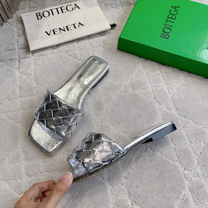 BOTTEGA VENETA 26S SQUARE-TOE SLIDE SANDALS IN SILVER LAMBSKIN