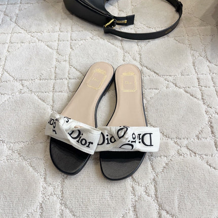 DIOR 26S DWAY SLIDE IN BLACK AND WHITE COTTON EMBOSSED LOGO