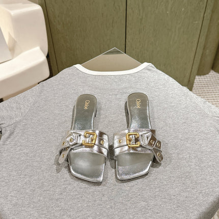CHLOÉ 26S SLIDE SANDALS IN SILVER LAMBSKIN