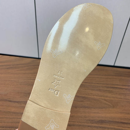 DWAY SLIDE BEIGE CALFSKIN AND GOLD LOGO