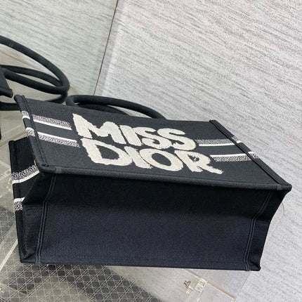 MEDIUM BOOK TOTE 36 IN BLACK MIX WHITE CANVAS 226507