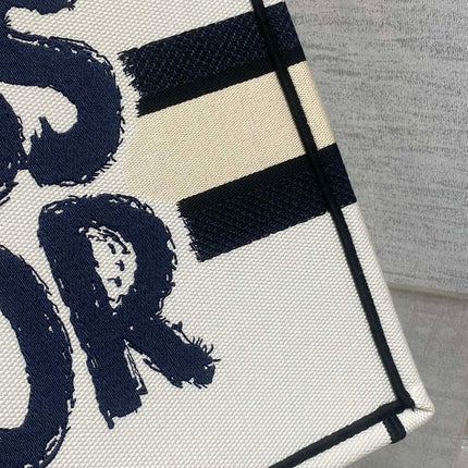 MEDIUM BOOK TOTE 36 IN WHITE MIX BLACK CANVAS 226504