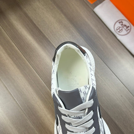 HM PRINTED SNEAKER WHITE AND GRAY TOTEM FABRIC