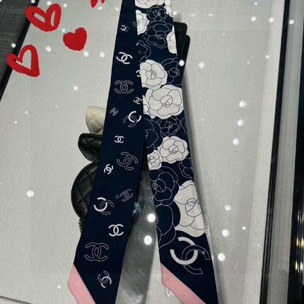 CHANEL 26S TWILLY SCARF 120 IN SILK 511258