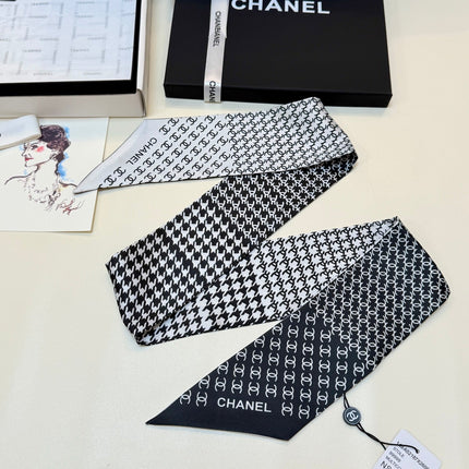 CHANEL 26S TWILLY SCARF 120 IN SILK 502613