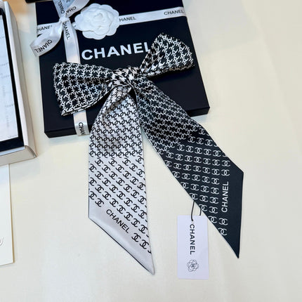 CHANEL 26S TWILLY SCARF 120 IN SILK 502613