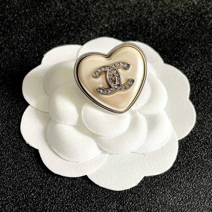 CHANEL 26S DOUBLE C LOGO CRYSTAL HEART BROOCH IN GOLD METAL 629994