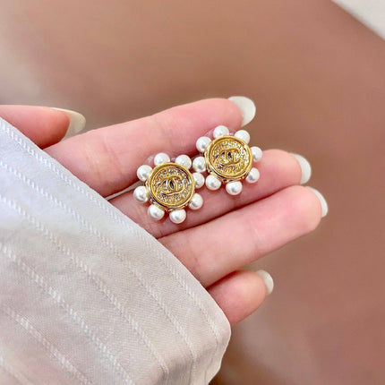 CHANEL 26S DOUBLE C LOGO PEARL TRIM ROUND STUD EARRINGS IN GOLD METAL 631021