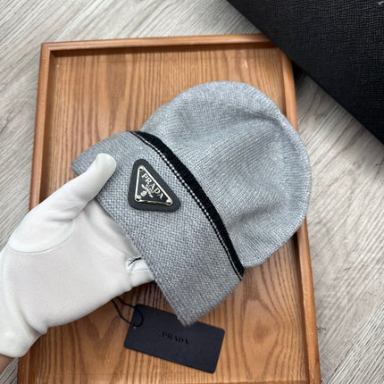 BEANIE HAT IN DOVE GRAY WOOL 349650