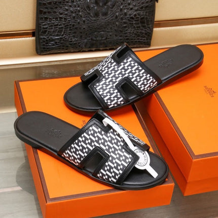 HM ORAN SANDAL BLACK AND WHITE LAMBSKIN