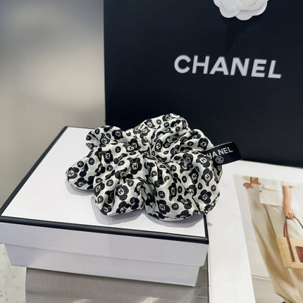 CHANEL 26S SCRUNCHIE HAIR TIE IN MULTICOLOR PREMIUM SILK 505305