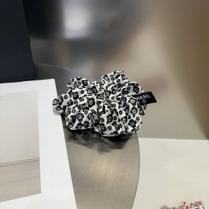 CHANEL 26S SCRUNCHIE HAIR TIE IN MULTICOLOR PREMIUM SILK 505305