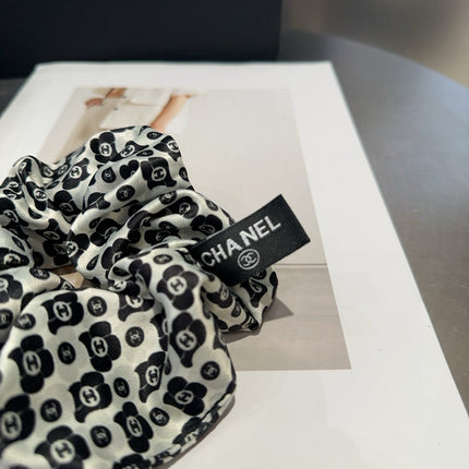 CHANEL 26S SCRUNCHIE HAIR TIE IN MULTICOLOR PREMIUM SILK 505305