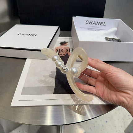 CHANEL 26S CLAW HAIR CLIP IN IVORY ACRYLIC 512092