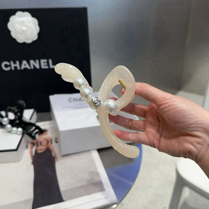 CHANEL 26S CLAW HAIR CLIP IN IVORY ACRYLIC 512092