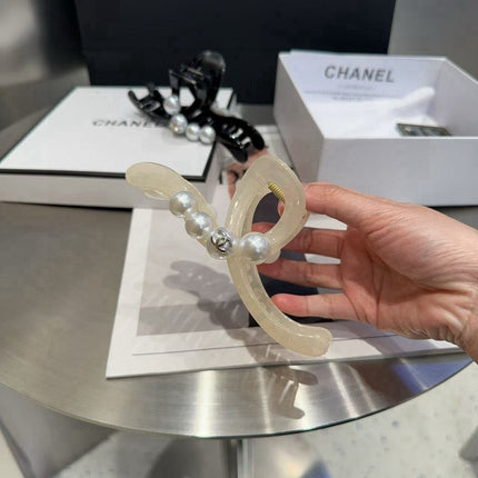 CHANEL 26S CLAW HAIR CLIP IN IVORY ACRYLIC 512092