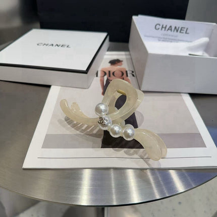 CHANEL 26S CLAW HAIR CLIP IN IVORY ACRYLIC 512092