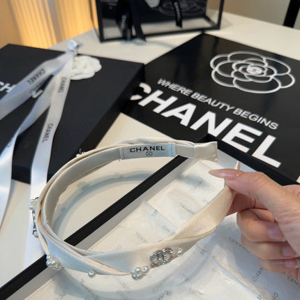 CHANEL 26S HEADBAND IN WHITE SATIN 503101