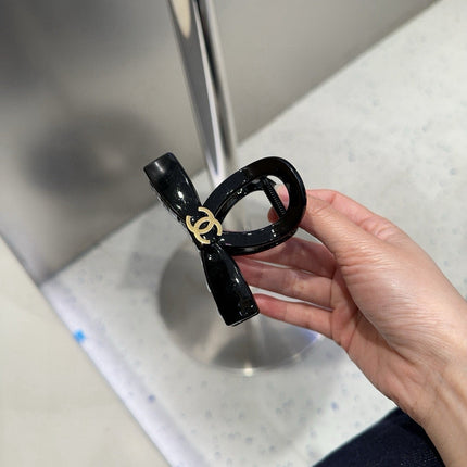 CHANEL 26S HAIR CLIP IN BLACK ACETATE 512094