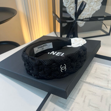 CHANEL 26S WIDE HEADBAND IN BLACK LACE FABRIC 505329