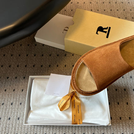 THE ROW 26S THONG SANDALS IN CARAMEL BROWN SUEDE