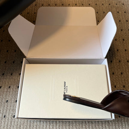YSL 26S TWISTED-STRAP FLAT SANDALS IN DARK BROWN LAMBSKIN