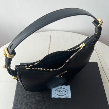PRA ARQUÉ 22 SHOULDER BAG IN BLACK LEATHER