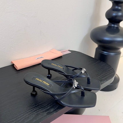 MIUMIU 26S LOW-HEEL THONG SANDALS IN BLACK CALFSKIN