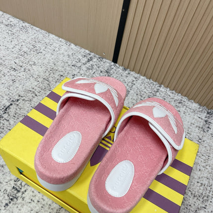 GUCCI 26S PLATFORM SLIDE SANDALS IN LIGHT PINK FABRIC