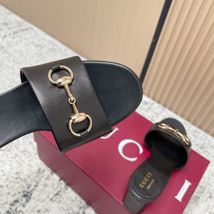 GUCCI 26S HORSEBIT MID-HEEL SANDALS IN BLACK CALFSKIN