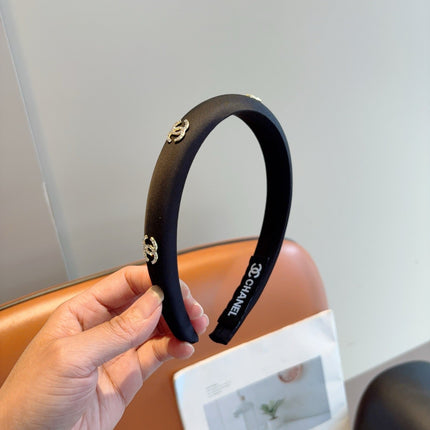 CHANEL 26S HEADBAND IN BLACK FABRIC 505250