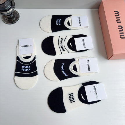 MIUMIU 26S NO-SHOW SOCKS 410371 (1 BOX)