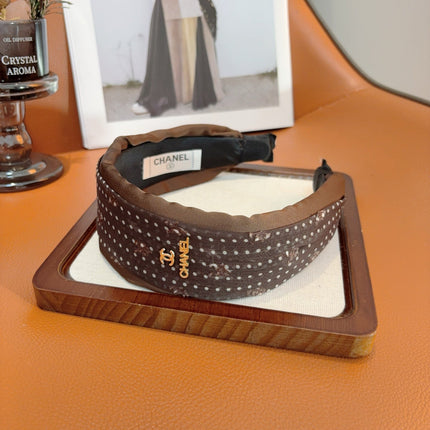 CHANEL 26S HEADBAND IN WHITE AND BLACK SILK 505294