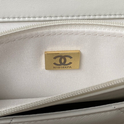19 WOC 19CM WHITE LAMBSKIN GOLD HARDWARE