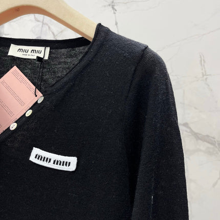 MIUMIU 26S V-NECK BUTTONED LONG-SLEEVE KNIT TOP 1430