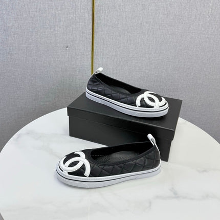 CHANEL 26S CC LOGO SLIP-ON SNEAKERS IN BLACK CALFSKIN
