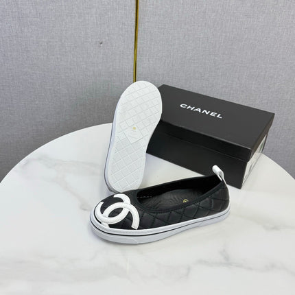 CHANEL 26S CC LOGO SLIP-ON SNEAKERS IN BLACK CALFSKIN