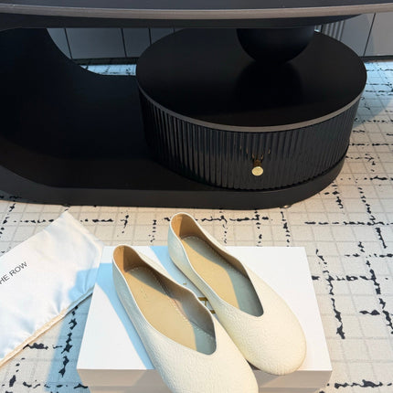 THE ROW 26S CLASSIC BALLET FLATS IN IVORY WHITE CALFSKIN