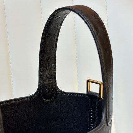 HM 25S PICOTIN LOCK 14 CM IN BLACK OSTRICH WITH GOLD HARDWARE