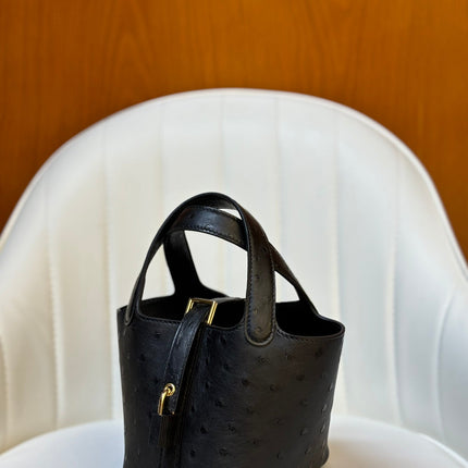 HM 25S PICOTIN LOCK 14 CM IN BLACK OSTRICH WITH GOLD HARDWARE