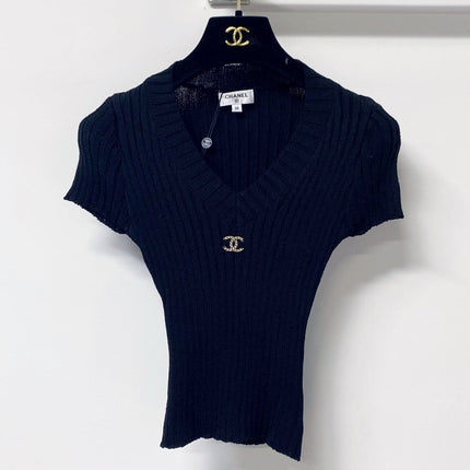 CHANEL 26S SHORT SLEEVE V-NECK KNIT TOP STYLE 1240