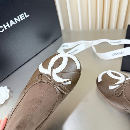 CHANEL 26S ANKLE BOOTS IN BROWN CALFSKIN AND SUEDE SQUARE TOE