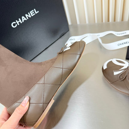 CHANEL 26S ANKLE BOOTS IN BROWN CALFSKIN AND SUEDE SQUARE TOE