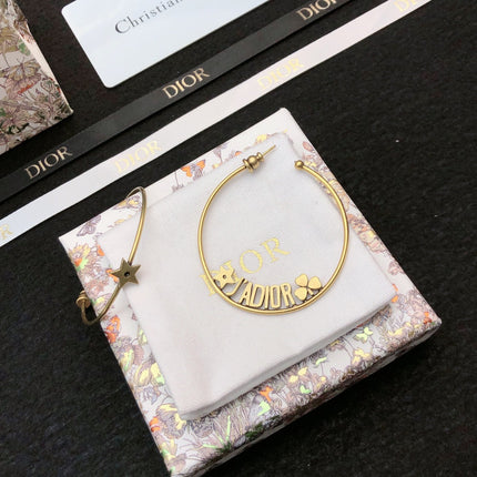 CD 26S STAR HOOP EARRINGS IN GOLD TONE METAL 644456