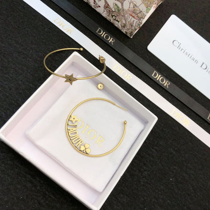 CD 26S STAR HOOP EARRINGS IN GOLD TONE METAL 644456