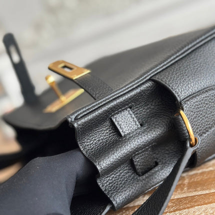 HM 25S KELLY MESSENGER 25 CM IN BLACK TOGO WITH GOLD HARDWARE